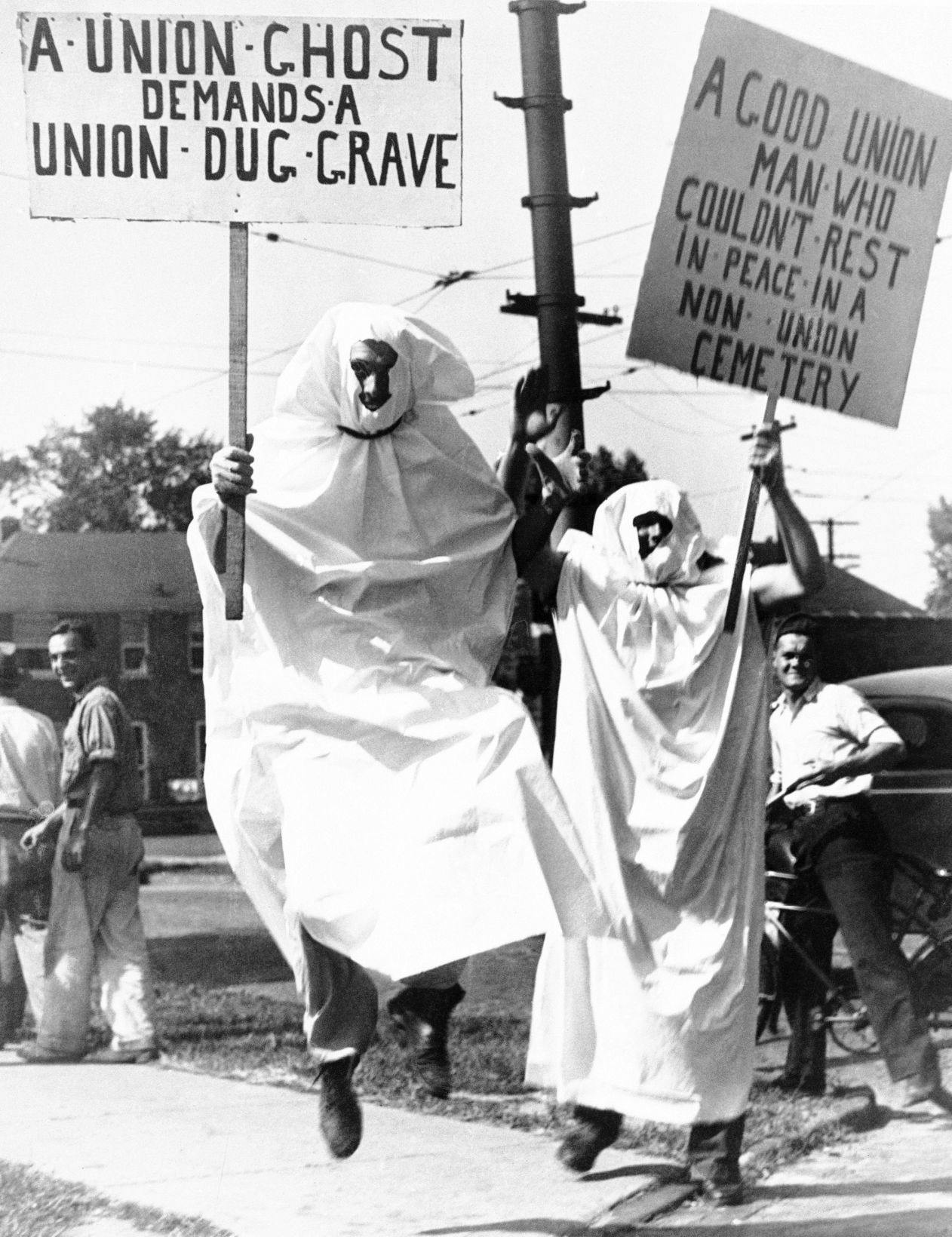 1940: Cemetery Workers